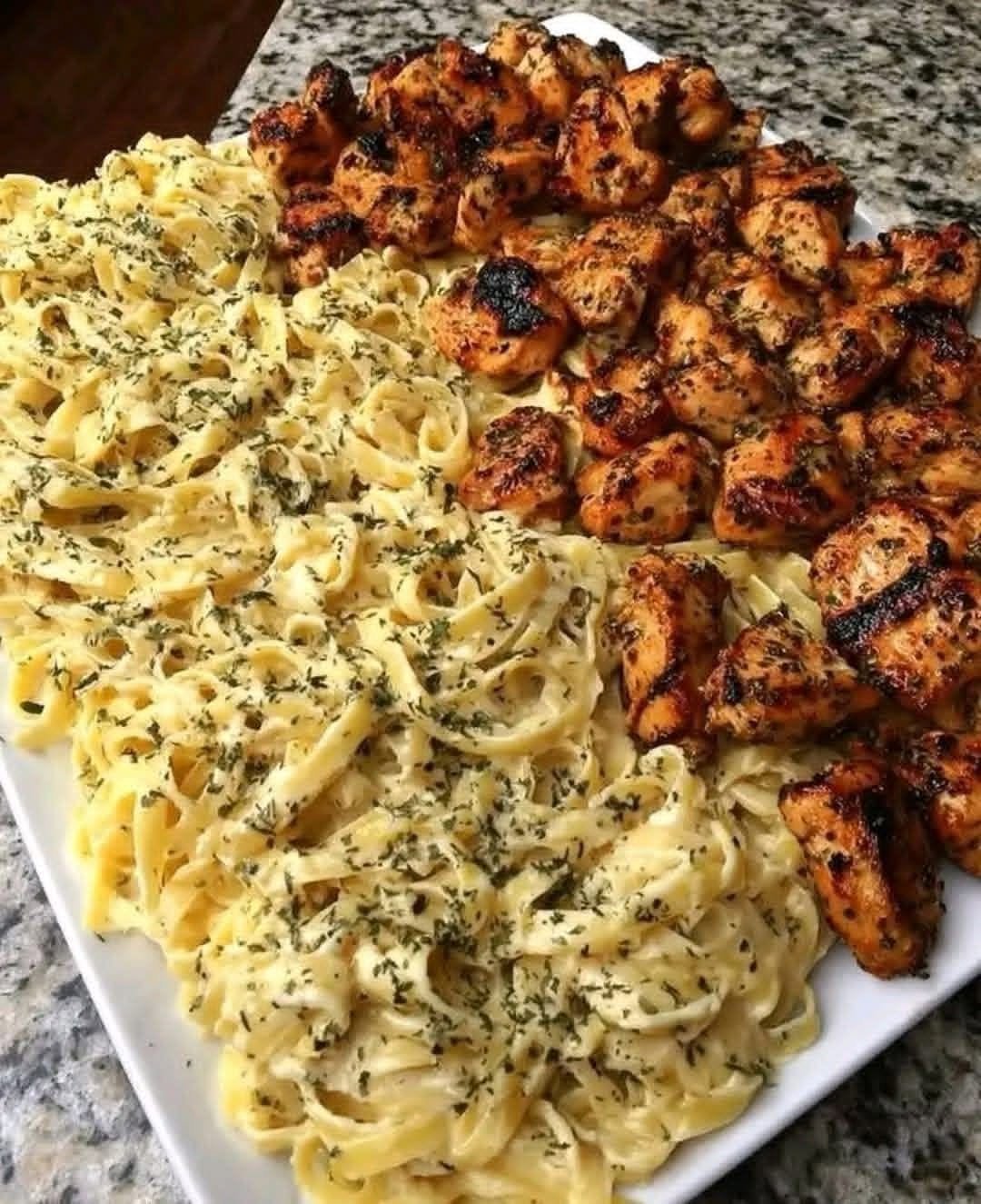 Creamy Garlic Butter Chicken and Linguine in Alfredo Sauce